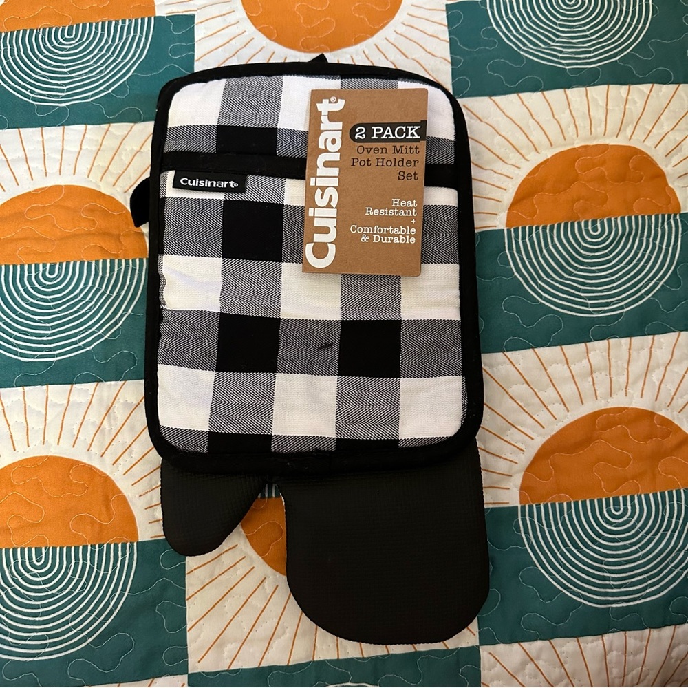 NWT Cuisinart Oven Mitt Set